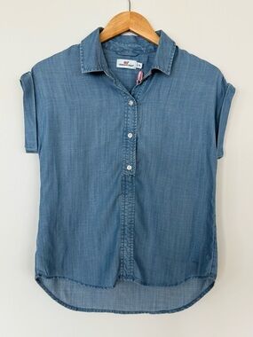 Vineyard Vines Denim Blue Short Sleeve Shirt with cuffed sleeves NWT, Size 00